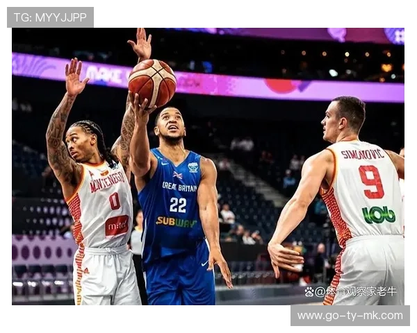 终场前珀塞尔抛投绝杀，山东队员冲入场内庆祝五连胜